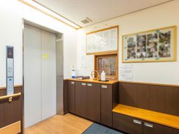 エレベーター前の休憩所