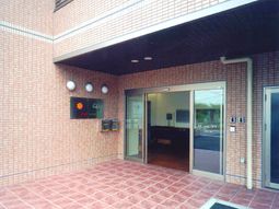 明るいエントランス風景