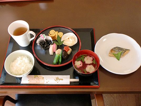 和食の提供される食堂