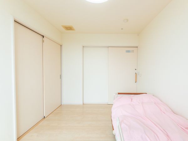 シンプルな居室の風景