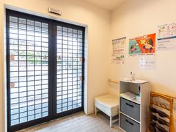 明るいエントランスの様子