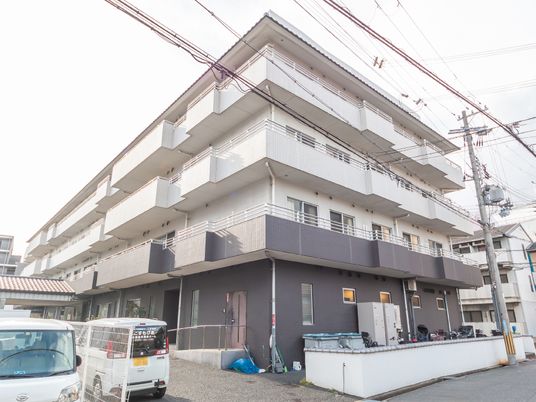 モダンな建物の外観