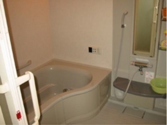 グループホーム西宮の浴室。個浴が可能なので、プライバシーを守れます。