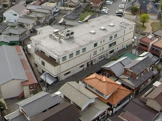 住宅街の建物外観  
