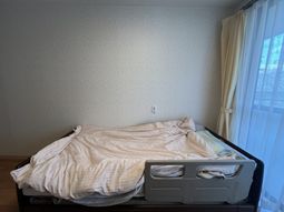 柔らかな光が差し込む居室