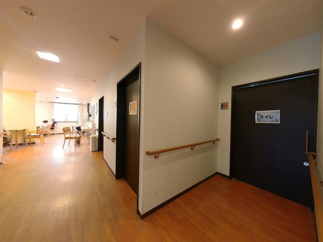 明るい廊下の一角