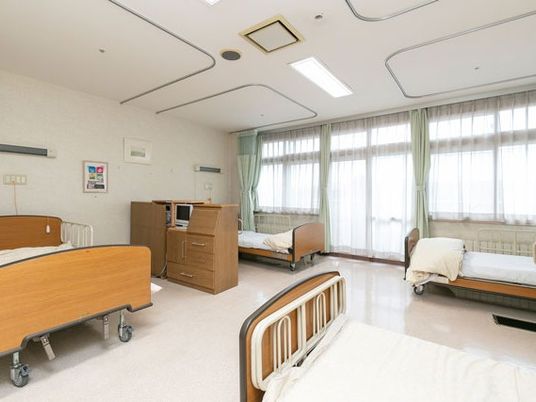 明るい居室のベッド  