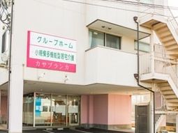 明るい建物のエントランス