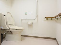 バリアフリー設計のトイレ