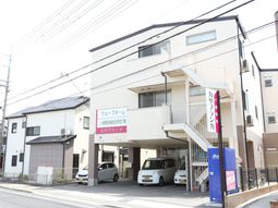 清潔感のある建物エントランス