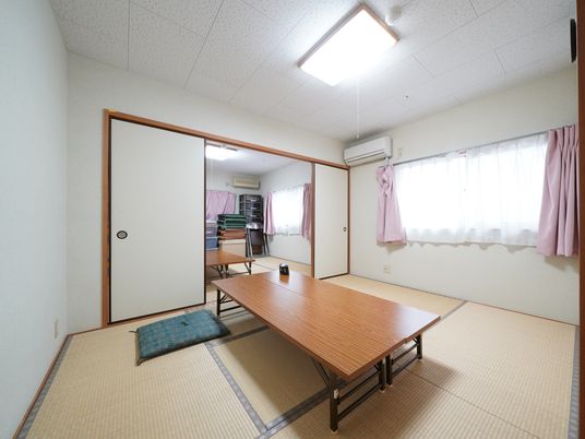 和室の明るい居室