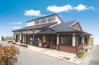 空が広がる外観