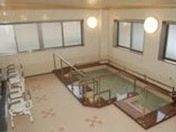 明るいラウンジ空間