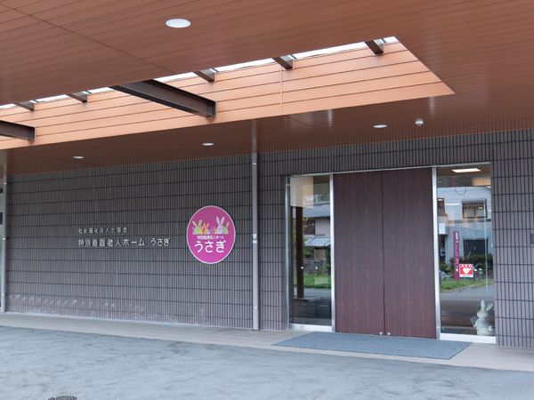 エントランスの風情ある外観