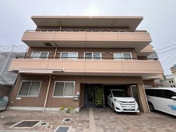 3階建ての建物外観