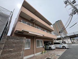 3階建ての建物外観