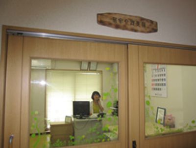 落ち着いた雰囲気の受付
