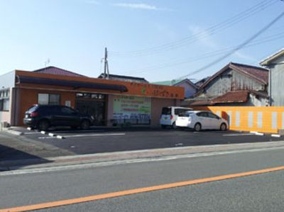 駐車場がある外観