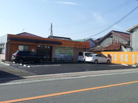 駐車場がある外観