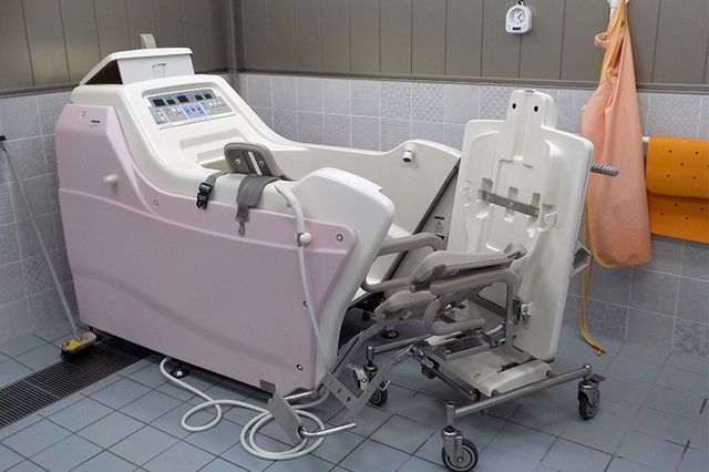 快適な浴室設備 浴室 ゆったりとした入浴が叶う設備です。安全に配慮したバスリフトが設置されております。