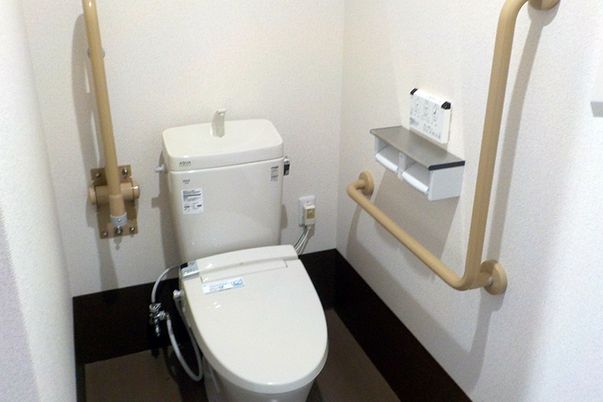 バリアフリー設計のトイレ