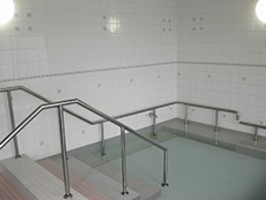 手すりがある浴室