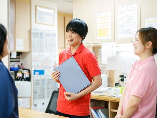 スタッフ打ち合わせの事務室  