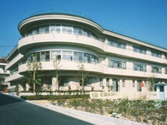 円形の建物外観  