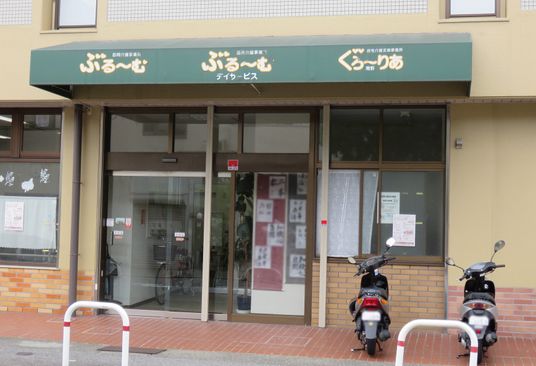 建物出入口の様子