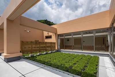 緑豊かな中庭