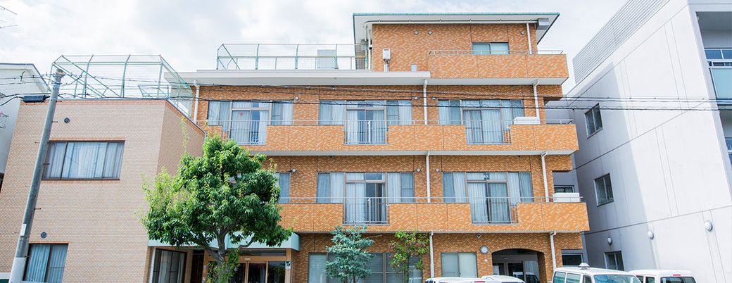 レンガ造りの建物外観
