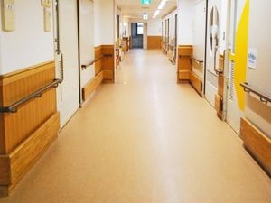 手すり付きの廊下  