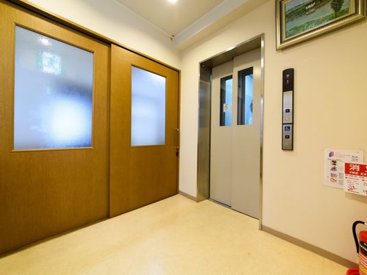 エレベーター付き廊下