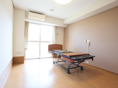 明るい居室の一角