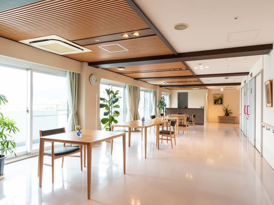 広々としたダイニングルーム