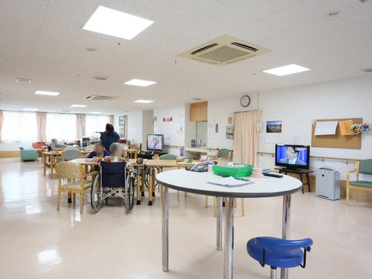 広々とした明るい居室