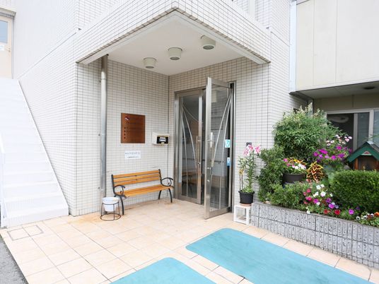 エントランスの外観
