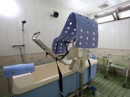 バリアフリーの浴室設備