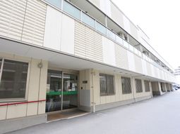 清潔感のある建物のエントランス