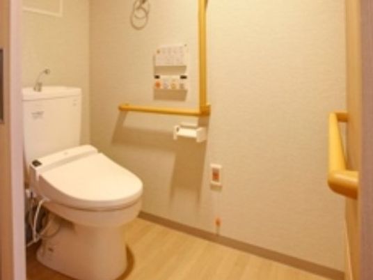 バリアフリー設計のトイレ