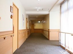 明るい廊下の様子
