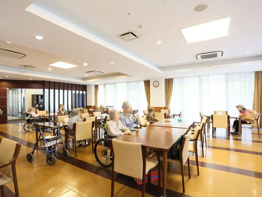 広々とした居心地の良い食堂