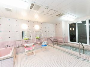 明るい浴室  