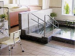 入浴スペースの明るい環境