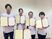 資格証を持つ職員たち  