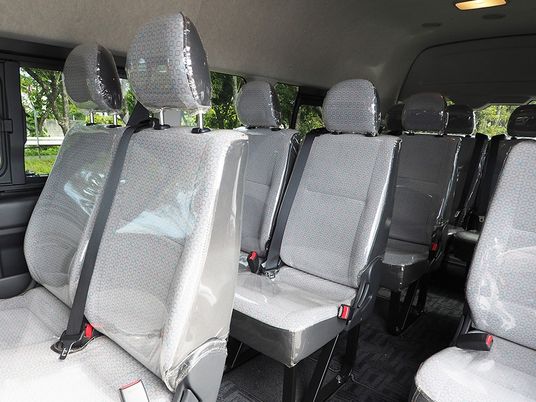 送迎車の車内  