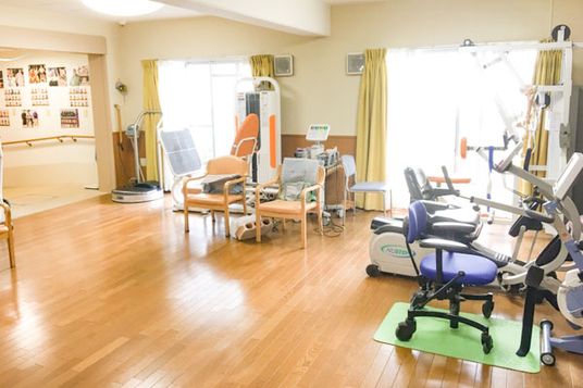 運動機器が並ぶ部屋