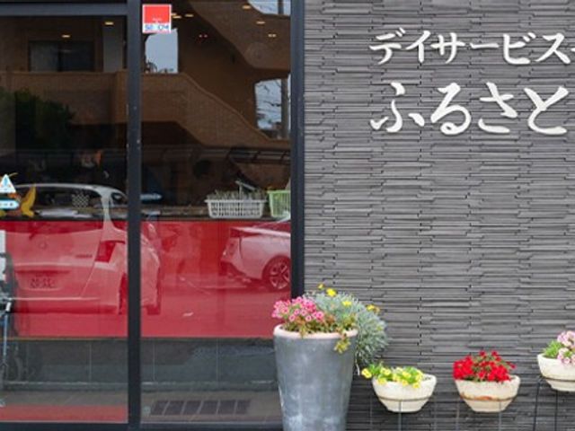 色とりどりの花の看板 看板 入り口にある色とりどりの花が並ぶ、おしゃれな看板です。設置者の心配りが感じられます。