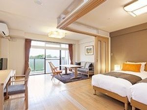 明るい広々とした居室