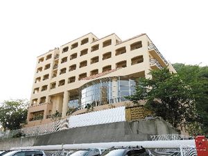 広々とした外観の建物